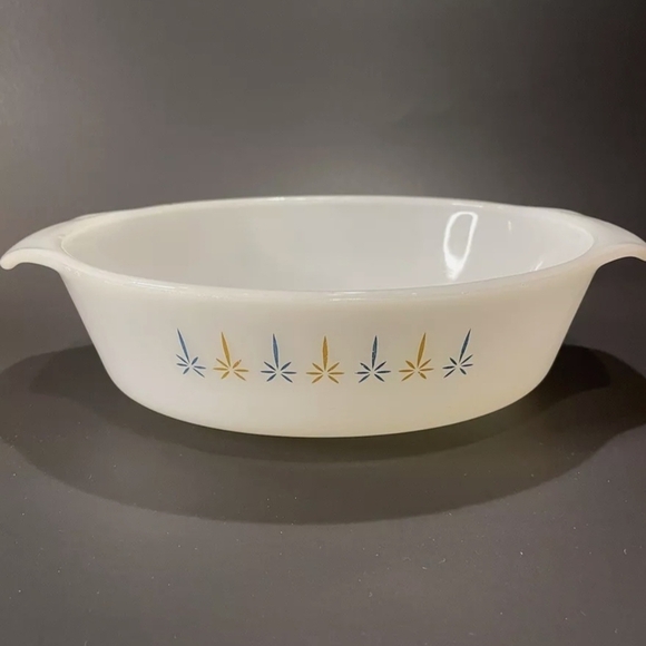 Anchor Hocking Blue and White Bakeware Bowl with Pouring Spouts - Picture 6 of 6